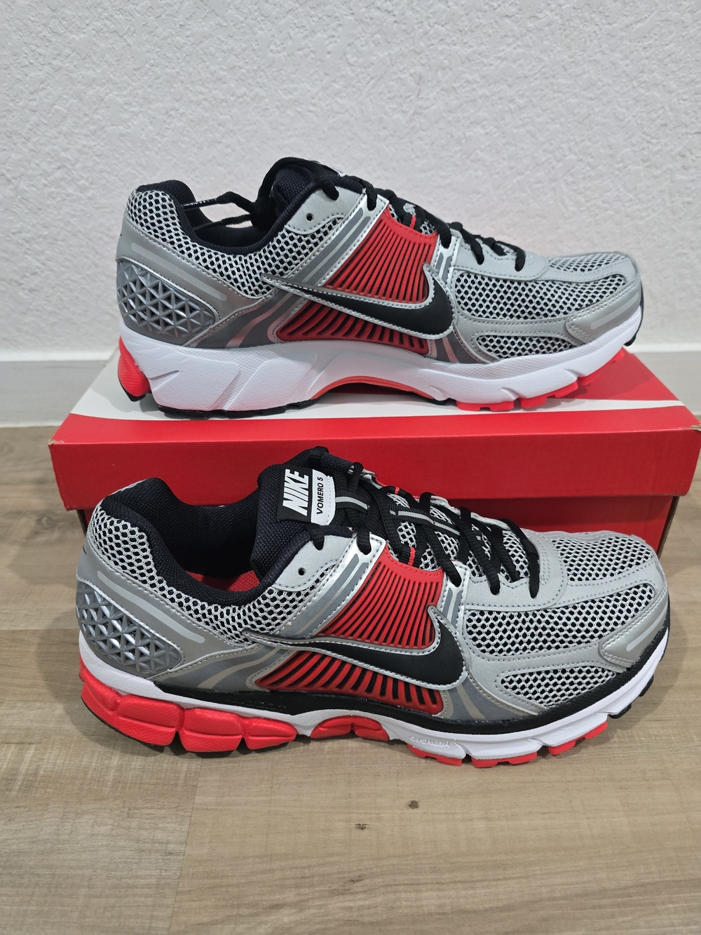 Nike Air Zoom Vomero 5 Running Shoes - Grey & Red